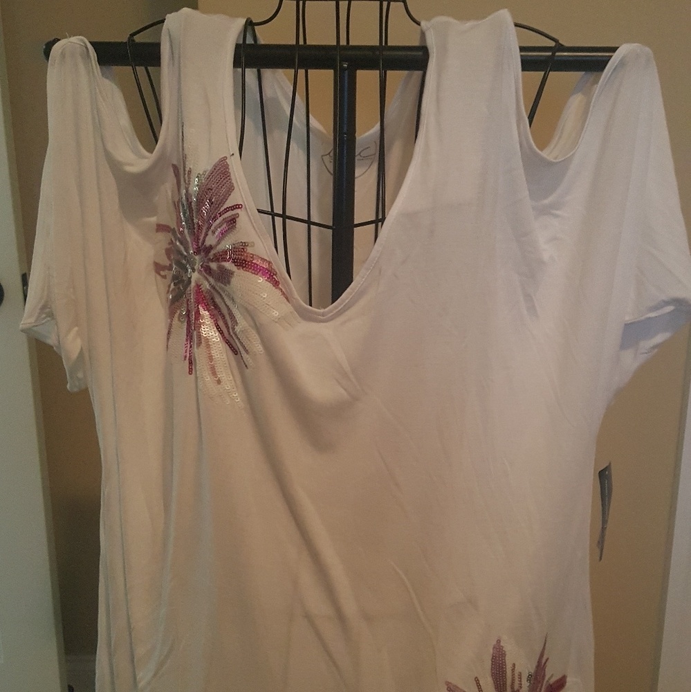 NET INC Cold Shoulder  white tunic top